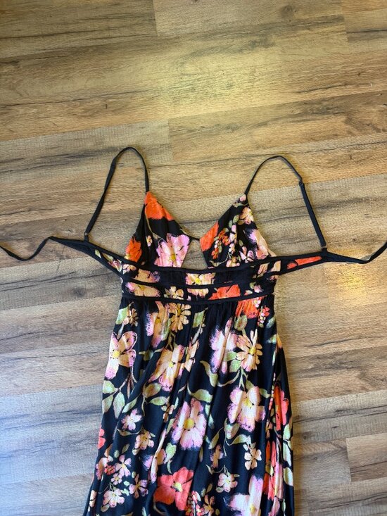 NEW FREE People Wisteria Floral Print VNeck Cut-Out Sleeveless Open TieBack Maxi - Picture 9 of 11